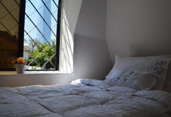 Los Araucanos allows 18 year olds to book a room