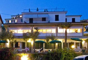 Miramaretellaro allows 18 year olds to book a room