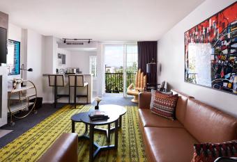 Montrose at Beverly Hills has Balcony rooms