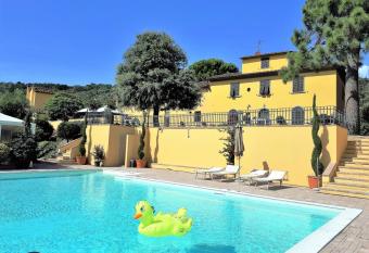 Agriturismo Villa Bracali has Balcony rooms
