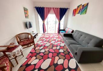 SOFIZZ Muslim Homestay has Balcony rooms