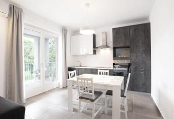 Appartamenti Dama 2 has Balcony rooms