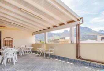 camera azzurra San Vito Lo Capo allows 18 year olds to book a room