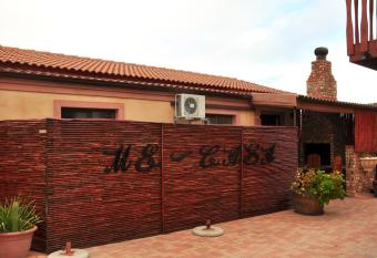 Me Casa Self catering allows 18 year olds to book a room