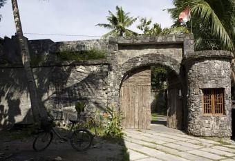 Edhost D Castillo has Balcony rooms