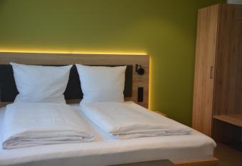 Weingut Bugner Meizelhof has Balcony rooms