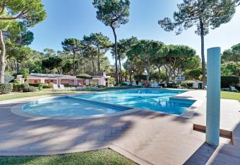 Vilamoura Golf Villa 1 by Homing allows 18 year olds to book a room