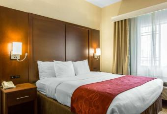 Citrus Suites Redlands Loma Linda Hotel has rooms with a private hot tub