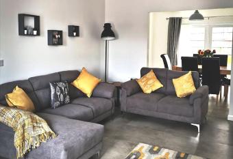 HOPE HOUSE has Balcony rooms