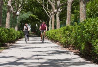 id  al appartement au calme pr  s du Golf allows 18 year olds to book a room