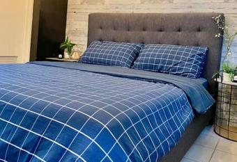 Casa De Roanne allows 18 year olds to book a room