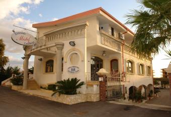 Hotel Mistef has Balcony rooms