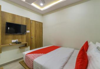 OYO Hotel Shubham Inn allows 18 year olds to book a room