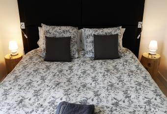 Riverside Toulouse (Savory) allows 18 year olds to book a room