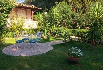 TO PATRIKO - APARTMENTS FOR RENT has Balcony rooms