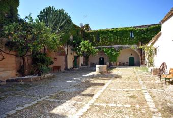 Baglio Siciliamo Country House allows 18 year olds to book a room