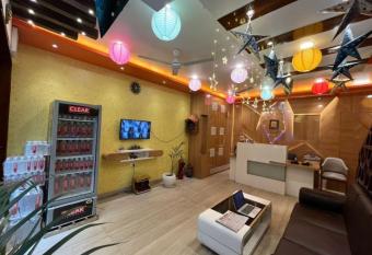 Hotel Prabhat allows 18 year olds to book a room