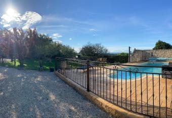 chambre d hotes les cigales allows 18 year olds to book a room