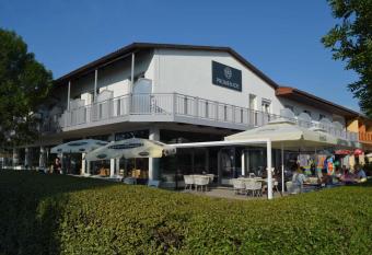 PROMENADE has Balcony rooms