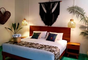 Casa Baeza Apartament, the best location, 70mts from the sea allows 18 year olds to book a room