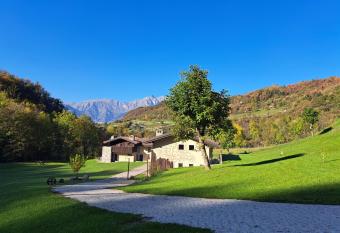 Quader nidi nel verde allows 18 year olds to book a room