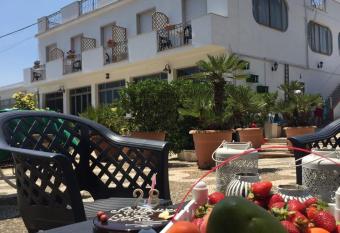 Villa Midolo allows 18 year olds to book a room