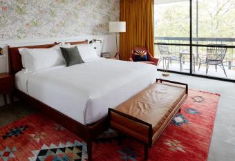 Rise Uptown has Balcony rooms