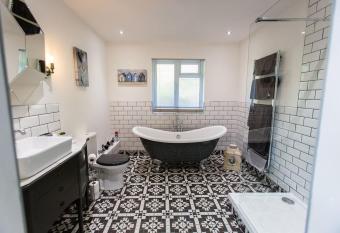 Oakley Retreat has Balcony rooms