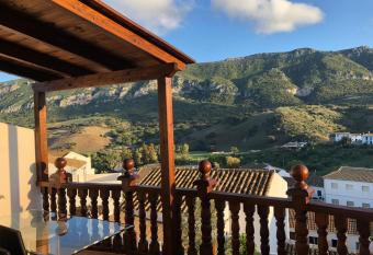 LA POSADA DE LA MUELA allows 18 year olds to book a room