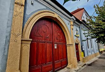 Armenopolis - Adults Only allows 18 year olds to book a room