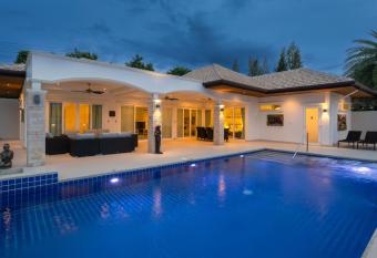 Orchid Paradise Homes 313 allows 18 year olds to book a room