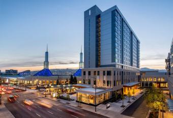 Hyatt Regency Portland At The Oregon Convention Center allows 18 year olds to book a room