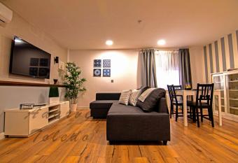 Apartamentos Adarve Toledo allows 18 year olds to book a room