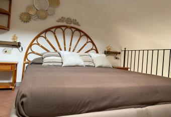 APPARTAMENTINO ROMANTICO allows 18 year olds to book a room