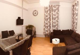 LE BRETZEL allows 18 year olds to book a room