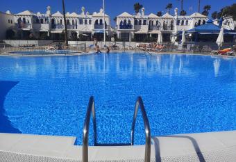 Maspalomas Casa La Loba allows 18 year olds to book a room