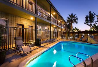 Granada Inn allows 18 year olds to book a room