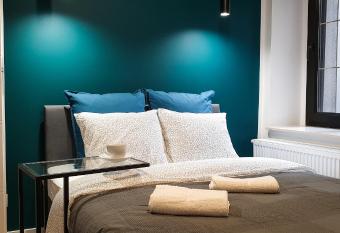 Stylowe Apartamenty OLD GALLERY, Zabrska 5 allows 18 year olds to book a room