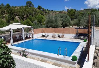 Nice room with swimming pool allows 18 year olds to book a room