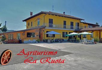 Agriturismo La Ruota has Balcony rooms