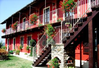 Bricco Del Gallo has Balcony rooms