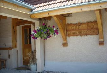 Le Grenier has Balcony rooms