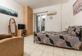 Central Cozy Apartment allows 18 year olds to book a room