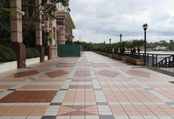 Jeff and Ricky Homestay Kuching Riverine has Balcony rooms