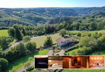 Le Sorbier - G  te et chambres d h  tes has rooms with a private hot tub