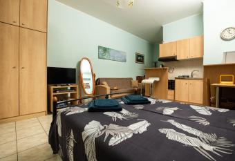 Central Cozy Apartment 2 allows 18 year olds to book a room