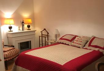 L atelier de Jocelyne allows 18 year olds to book a room