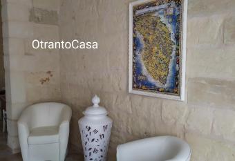 OtrantoCasa has Balcony rooms