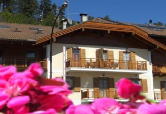 Garni Manuela has Balcony rooms