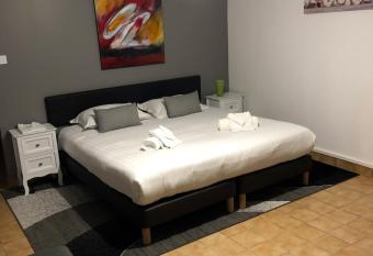 Appartement LOGIS DES MARAIS allows 18 year olds to book a room